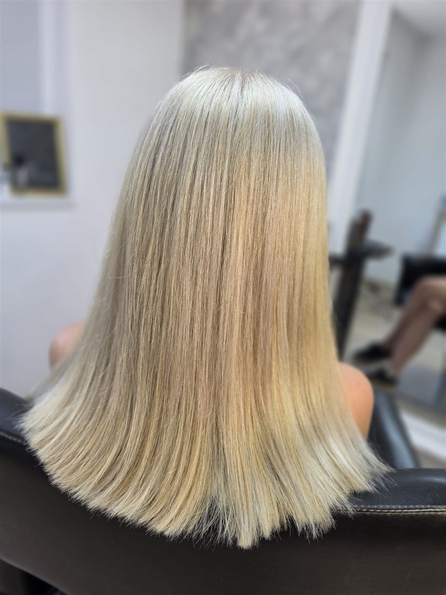 Blond luminos realizat în salon